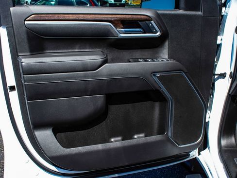 Used 2025 GMC Sierra 1500 Elevation AWD/4WD image 8