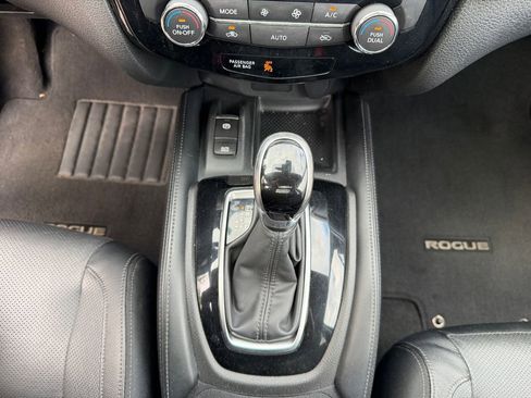 Used 2019 Nissan Rogue SL w/ Premium Package AWD/4WD image 28