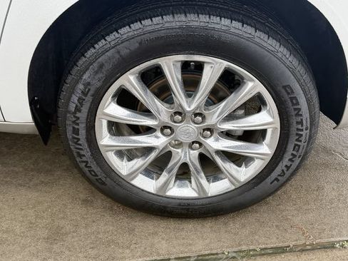 Used 2020 Buick Enclave Premium w/ Sun and Sites Package FWD image 8