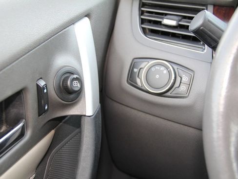 Used 2012 Ford Edge Limited image 29