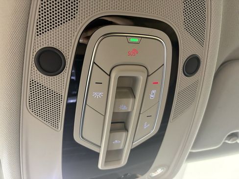 Used 2025 Audi Q8 Prestige image 33