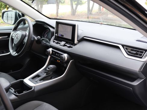 Certified 2025 Toyota RAV4 XLE FWD image 26