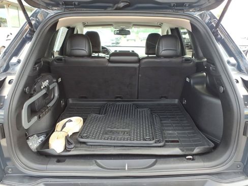 Used 2016 Jeep Cherokee Trailhawk w/ Leather Interior Group AWD/4WD image 27