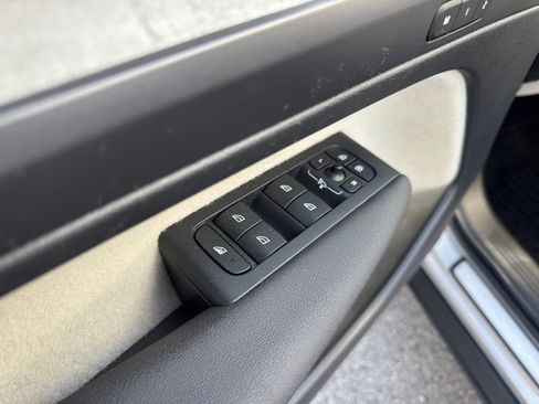 Used 2023 Volvo XC40 B5 Plus w/ Driver Assist Package AWD/4WD image 10