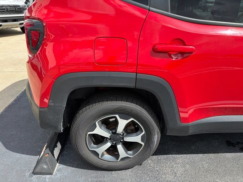 Used 2019 Jeep Renegade Trailhawk w/ UConnect 8.4 Nav Group AWD/4WD image 11