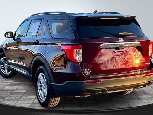 Certified 2022 Ford Explorer XLT image 2