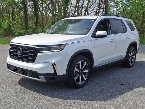 Used 2023 Honda Pilot Touring image 3