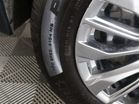 Used 2024 Cadillac XT4 Premium Luxury image 18