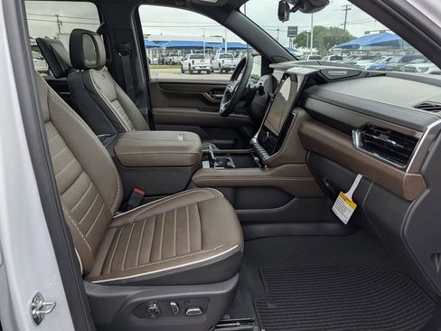 New 2026 GMC Yukon Denali Ultimate AWD/4WD image 34