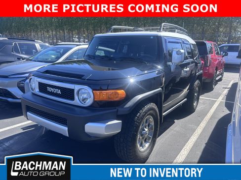 Used 2013 Toyota FJ Cruiser 4WD w/ Convenience Pkg image 4