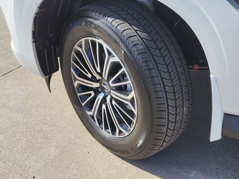 New 2026 Nissan Armada Platinum image 11