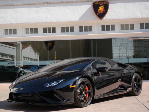 Used 2021 Lamborghini Huracan EVO image 23