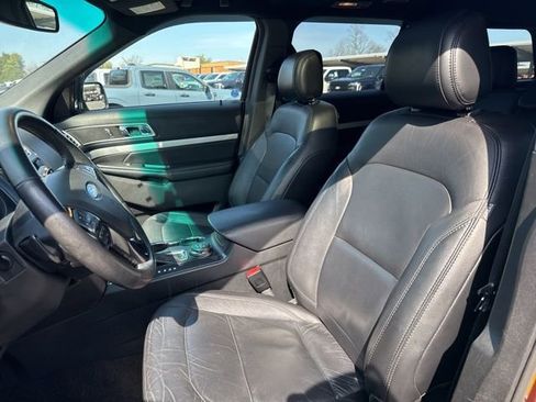 Used 2016 Ford Explorer XLT w/ Equipment Group 202A image 9