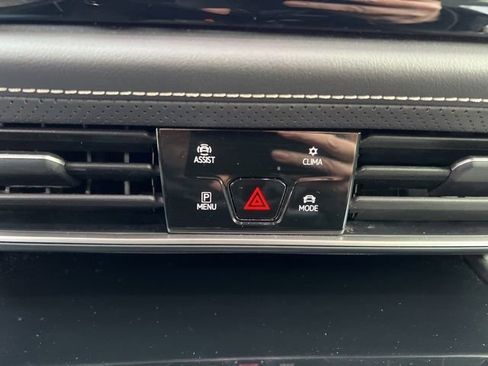 Used 2024 Volkswagen Atlas SE image 20