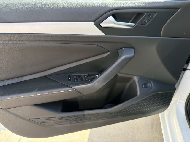 Certified 2025 Volkswagen Jetta Sport FWD image 9