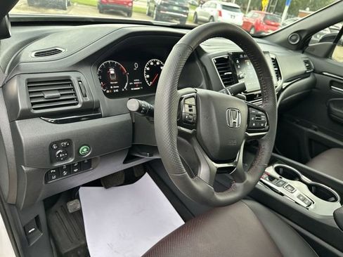 Used 2025 Honda Ridgeline Black Edition image 12