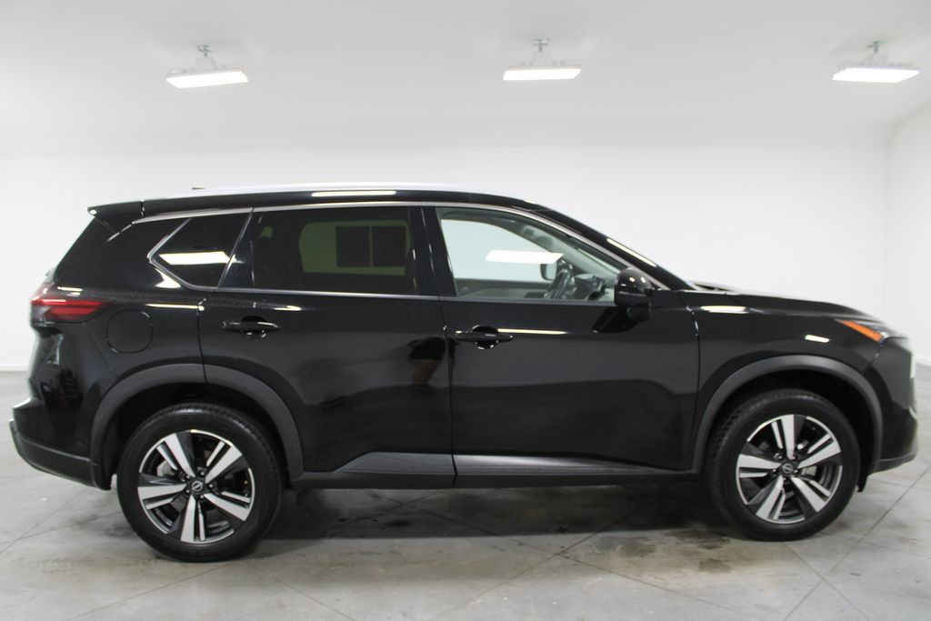 Used 2024 Nissan Rogue SL FWD image 11