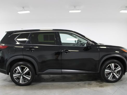 Used 2024 Nissan Rogue SL FWD image 11