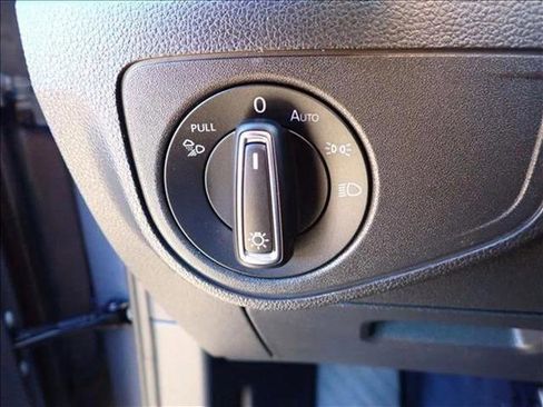 Used 2022 Volkswagen Atlas Cross Sport SEL Premium R-Line image 20