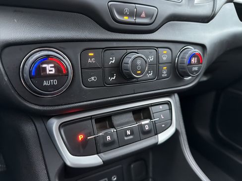 Used 2022 GMC Terrain SLE w/ Driver Convenience Package image 21