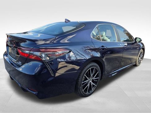 Used 2022 Toyota Camry SE image 5