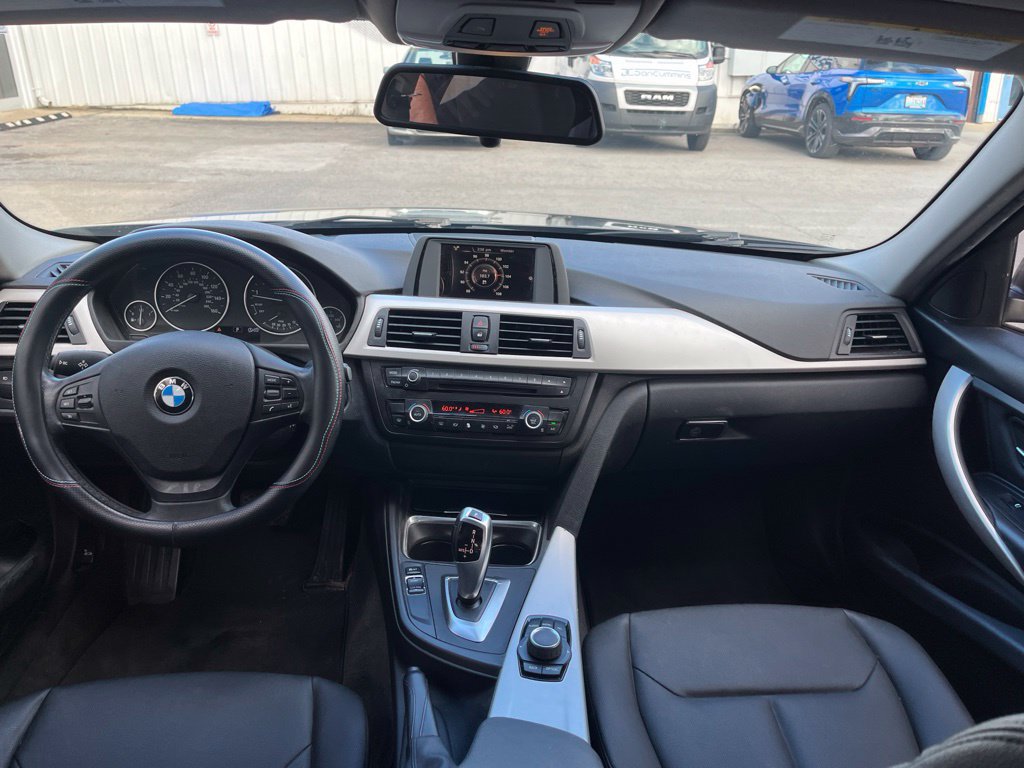 Used 2015 BMW 320i Sedan RWD image 5