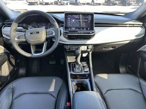 Used 2025 Jeep Compass Limited w/ Sun & Sound Group image 9