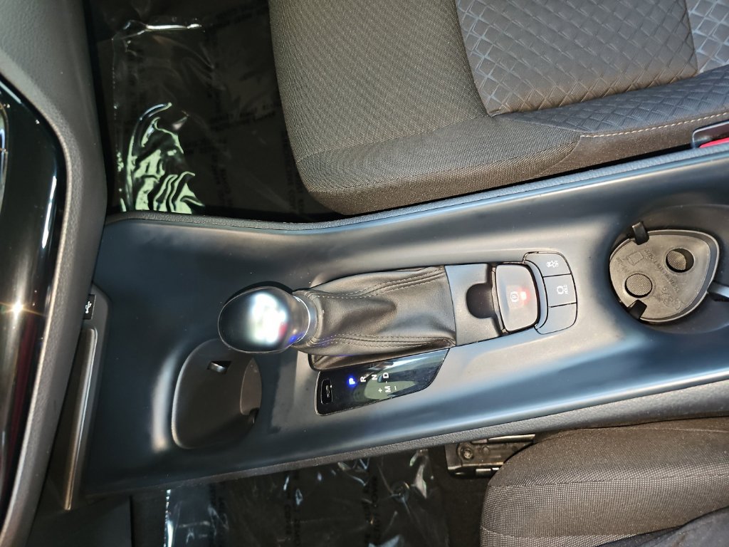 Used 2021 Toyota C-HR LE FWD image 23
