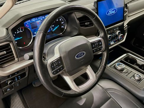 Used 2024 Ford Expedition XLT image 18
