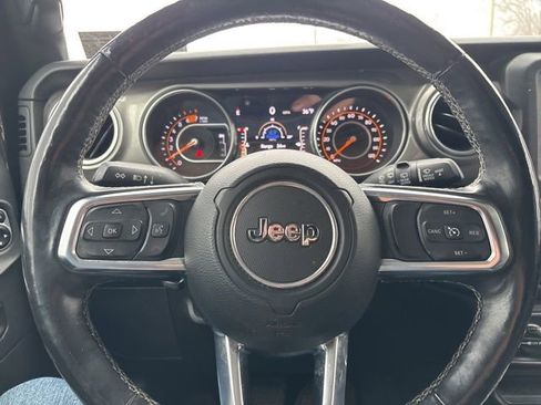 Used 2018 Jeep Wrangler Unlimited Sahara w/ Safety Group image 17