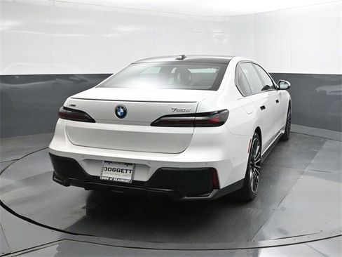 New 2026 BMW 750e xDrive w/ Premium Package image 11