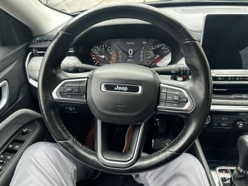 Used 2022 Jeep Compass Latitude w/ Sun and Sound Group AWD/4WD image 16