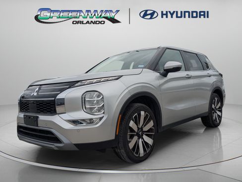 Used 2025 Mitsubishi Outlander SE FWD image 4