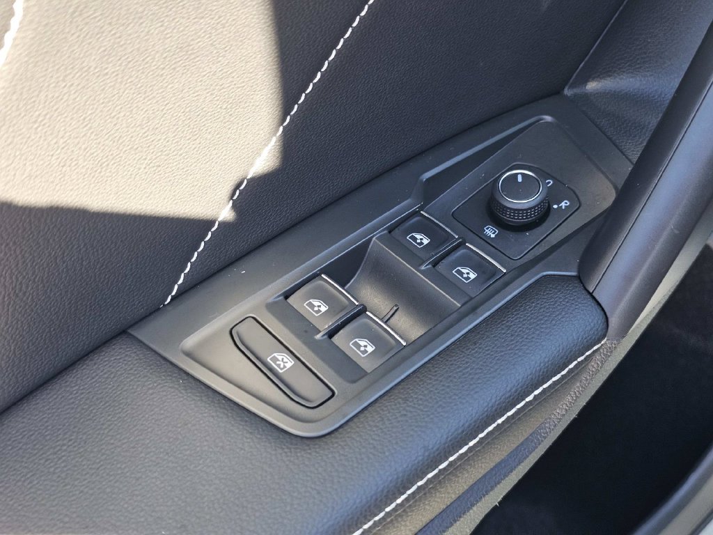 Used 2024 Volkswagen Tiguan SE R-Line FWD image 36