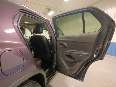 Used 2016 Chevrolet Trax LT w/ LT Sun and Sound Package image 17