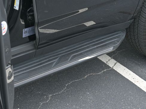 Used 2025 Chevrolet Tahoe LT RWD image 36