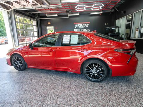 Used 2024 Toyota Camry SE w/ Convenience Package FWD image 2