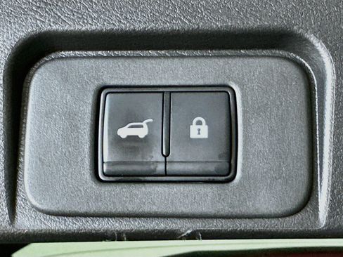 Used 2025 Nissan Rogue SV AWD/4WD image 28