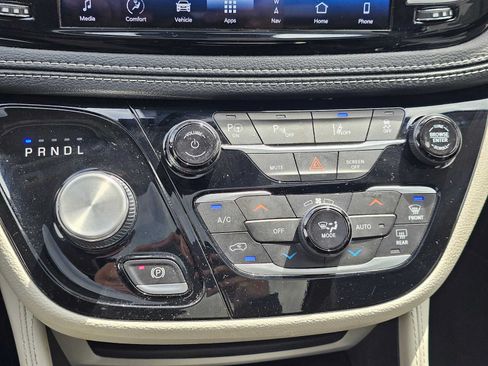 Used 2021 Chrysler Pacifica Limited w/ Premium & Safety Sphere Group FWD image 25