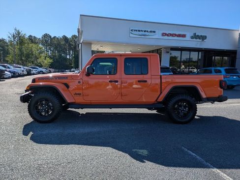 Used 2025 Jeep Gladiator Mojave AWD/4WD image 8