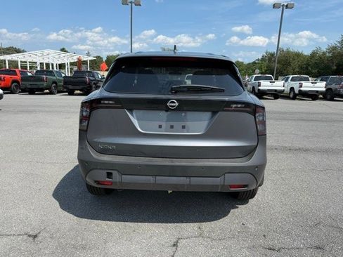 New 2025 Nissan Kicks SV w/ Illumination Package image 6