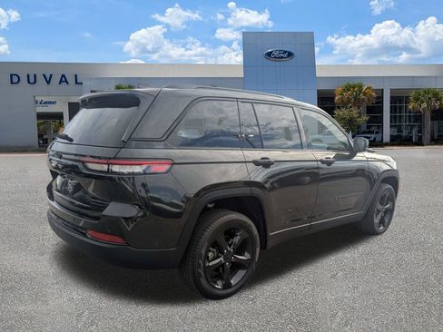 Used 2024 Jeep Grand Cherokee Limited w/ Black Appearance Package AWD/4WD image 4
