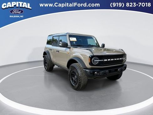 Used 2025 Ford Bronco Badlands AWD/4WD image 2