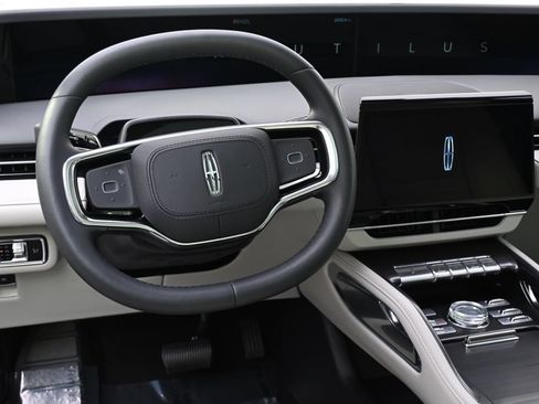 New 2026 Lincoln Nautilus Reserve AWD/4WD image 12