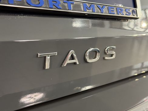 Certified 2024 Volkswagen Taos SE w/ Panoramic Sunroof Package FWD image 34