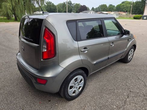 Used 2013 Kia Soul FWD image 11