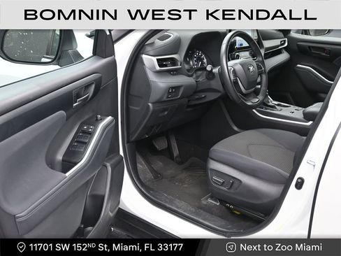 Used 2025 Toyota Highlander LE image 11