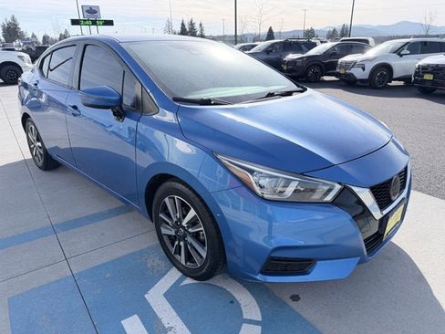 Used 2021 Nissan Versa SV image 3