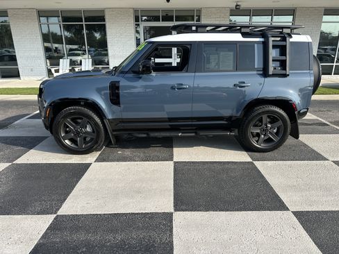 Used 2026 Land Rover Defender 110 X-Dynamic SE AWD/4WD image 1