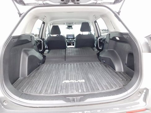 Used 2022 Toyota RAV4 LE image 22